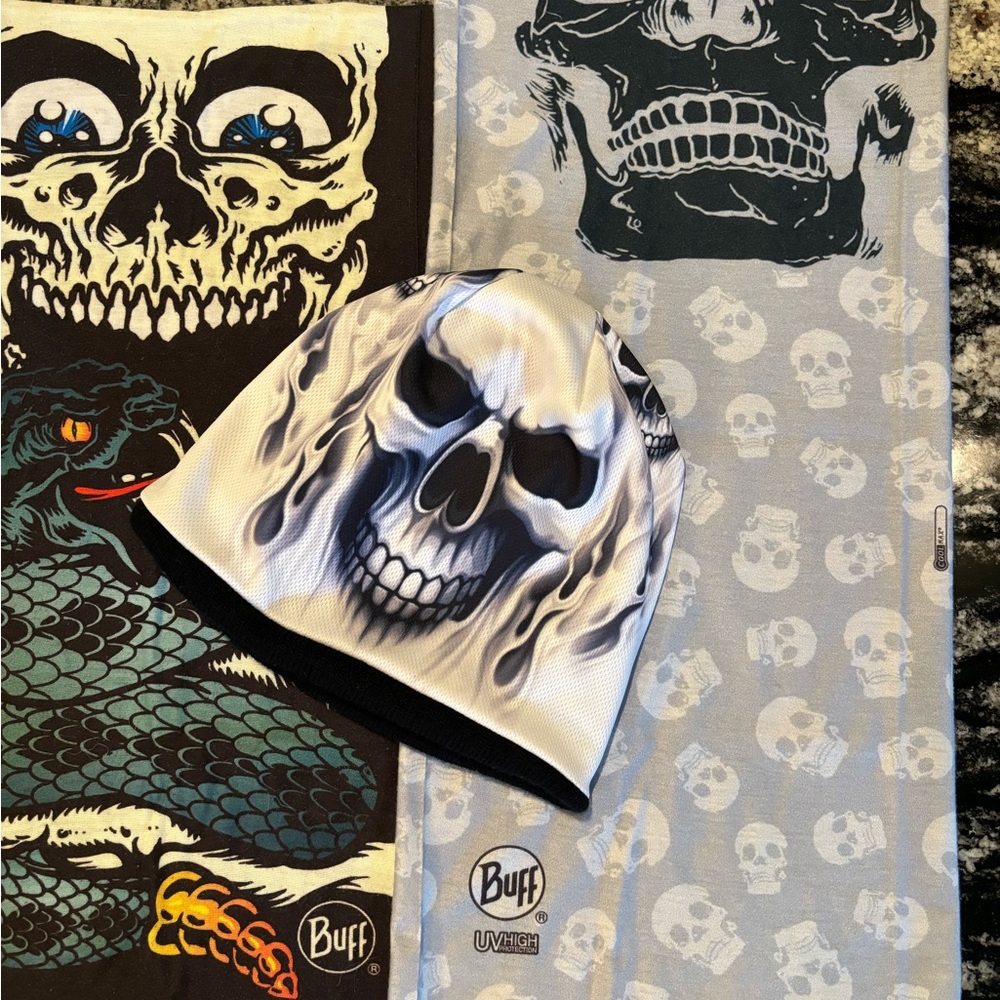 2 Buff neck gaiters & beanie